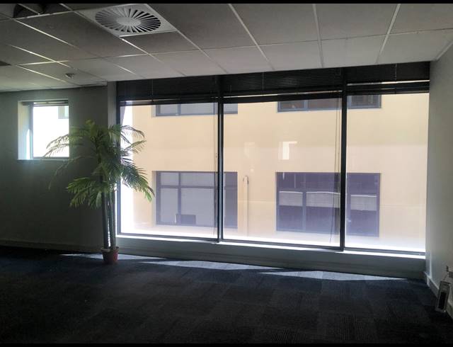 1,433M² OFFICE TO LET IN WAVERLEY